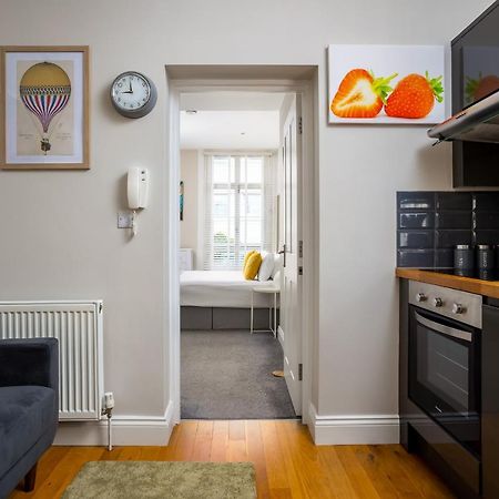 Contemporary Ground Floor Apartment - Town Centre With Parking! Cheltenham Kültér fotó