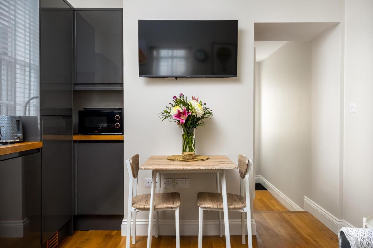 Contemporary Ground Floor Apartment - Town Centre With Parking! Cheltenham Kültér fotó